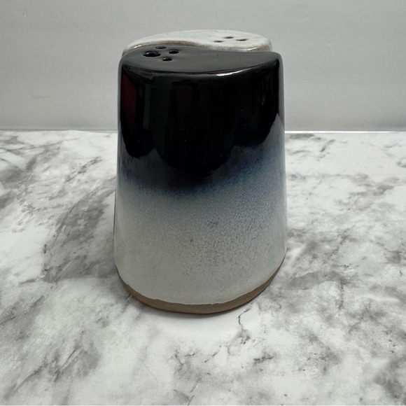 Peter Pots Pottery Entwined Salt & Pepper Shakers Wave Design, signed - Picture 12 of 16